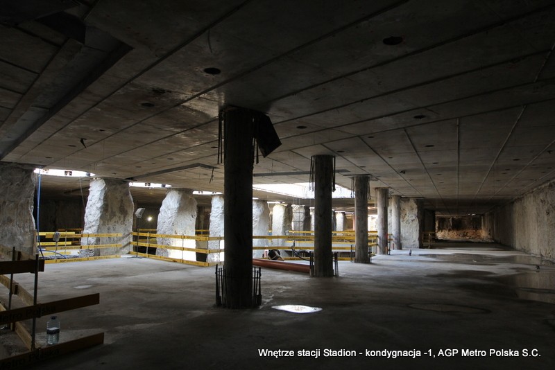 Zaglądamy pod strop stacji Stadion