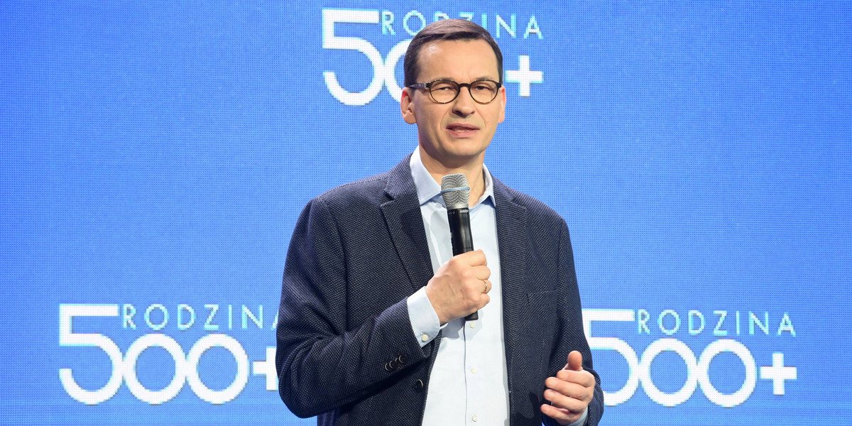 Rodzina 500+ to sztandarowy program partii rządzącej (PiS). Na zdjęciu premier rządu Zjednoczonej Prawicy Mateusz Morawiecki.