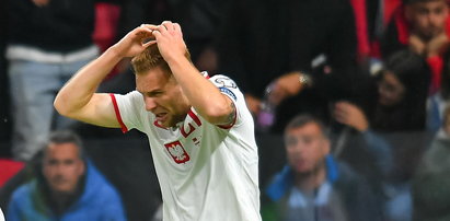 Dziennikarz TVP Sport pokazał, czym w Tiranie rzucano w polskich piłkarzy. Mogło dojść do tragedii