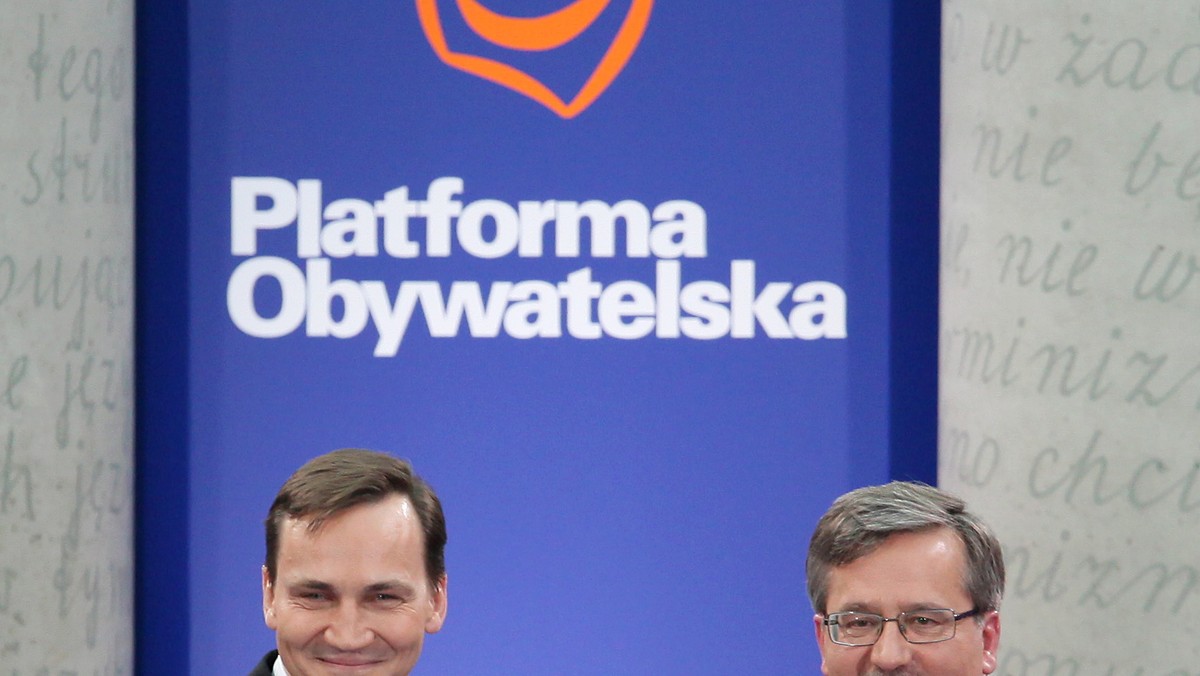 Radosław Sikorski wziął sobie do serca słowa Donalda Tuska ("no walcz!") i w ostatnich godzinach głosowania w prawyborach, na przekór doniesieniom "Wprost", apeluje do partyjnych kolegów. - Już tylko kilkadziesiąt godzin do finiszu - napisał szef MSZ. Tymczasem dane tygodnika dezawuuje Teresa Piotrowska (PO), członkini komisji prawyborczej.