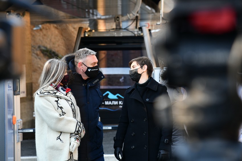 Brnabić sa Dejanom Ćikom, direktorom JP "Skijališta Sbija" i predsednicom opštine Brus Valentinom Milosavljević