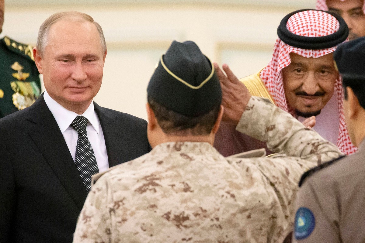 Prezydent Władimir Putin i król Arabii Saudyjskiej Salman ibn Abd al-Aziz