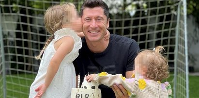 Robert Lewandowski rozczula na zdjęciu z córeczkami. Internauci rozpływają się nad rodzinką