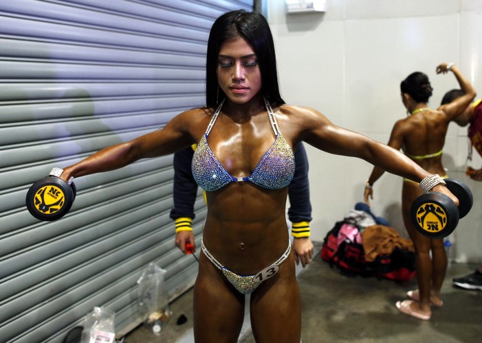 Te panie w formie są o każdej porze roku. W Tajlandii zaprezentowały swoje wyrzeźbione ciała