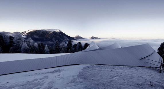 Nowoczesne schronisko we włoskich Dolomitach