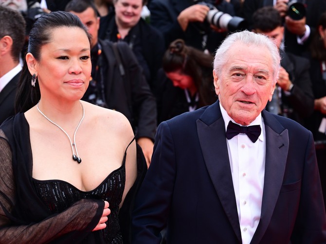 Robert de Niro sa devojkom