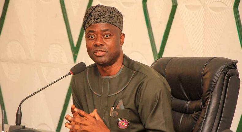 Governor Seyi Makinde of Oyo State slashes salaries of political appointees by 50 percent. [Twitter/@seyiamakinde]