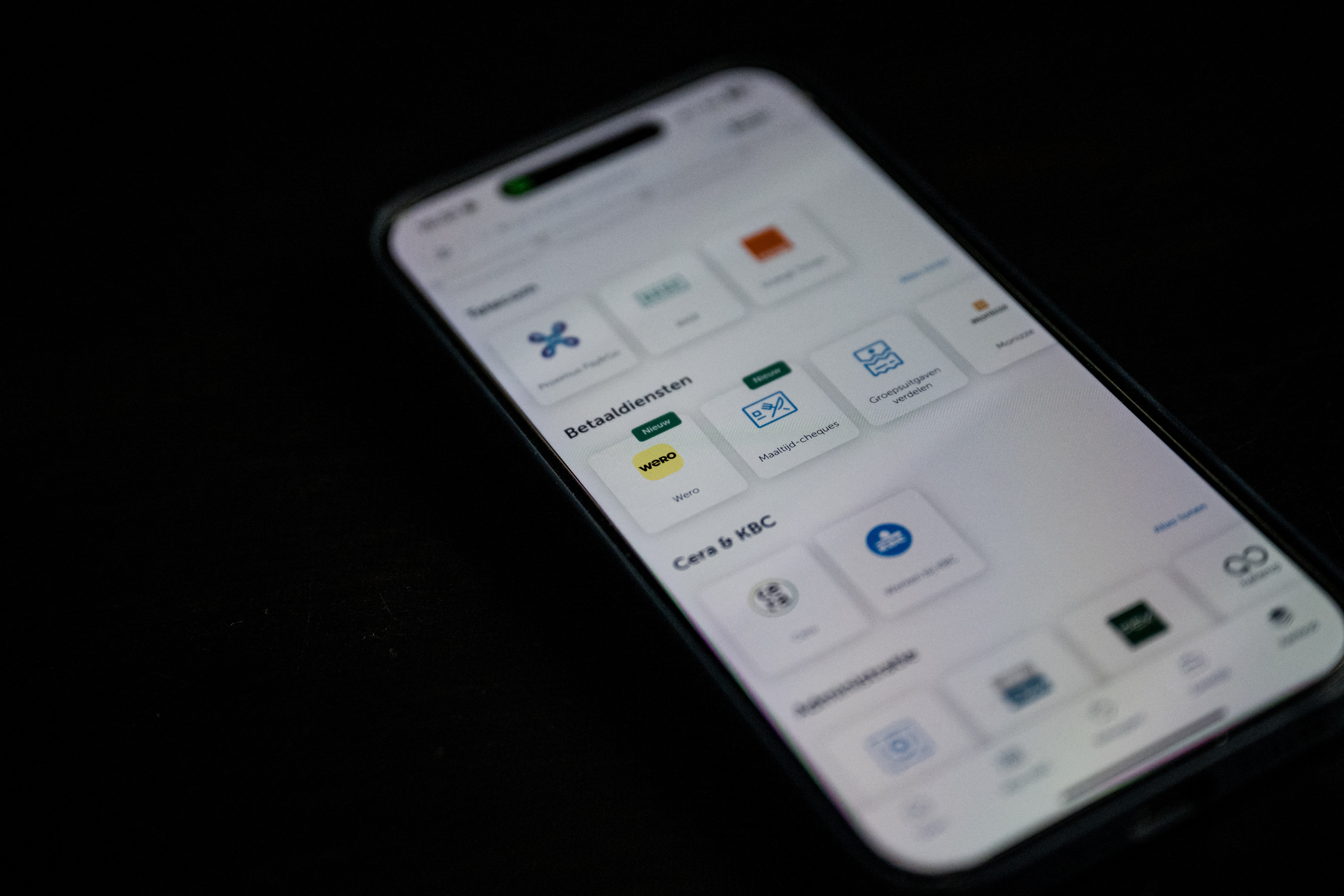 87% italiani si fida app bancarie - boom servizi online