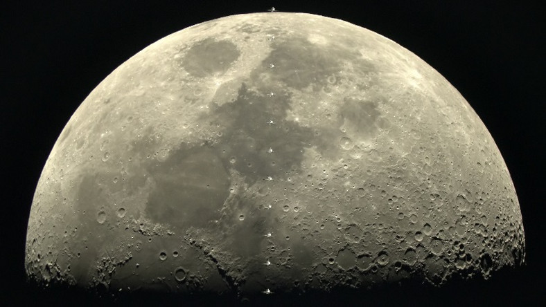 Astronom-amator Thierry Legault sfilmował przelot Międzynarodowej Stacji Kosmicznej na tle Księżyca będącego w pierwszej kwadrze. Rezultat jest po prostu fantastyczny. Wydarzenie zostało nagrane z okolic francuskiego miasta Rouen, z którego pochodzi astronom.
