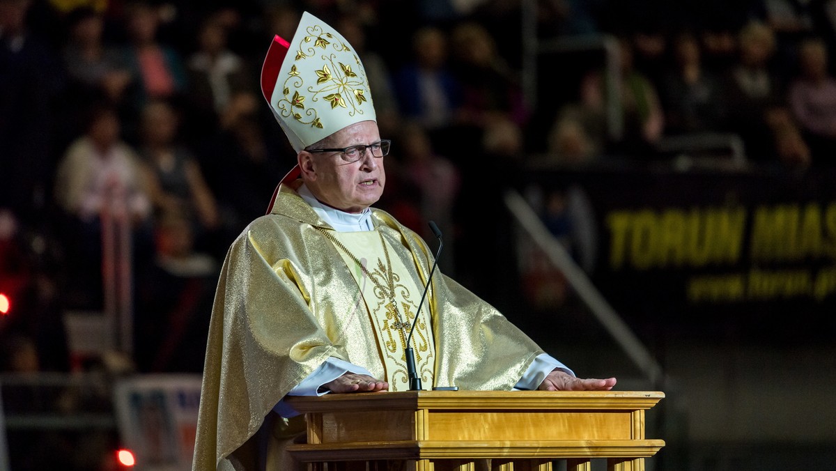 Nacjonalizm polski nie tuczył się nigdy cudzą krwią i łzami; tylko nikczemne i złośliwe indywidua lub absolutni głupcy mogą porównywać go z charakterystycznym nacjonalizmem niemieckim lub rosyjskim - mówił w sobotę podczas obchodów 26 rocznicy powstania Radia Maryja bp Wiesław Mering.