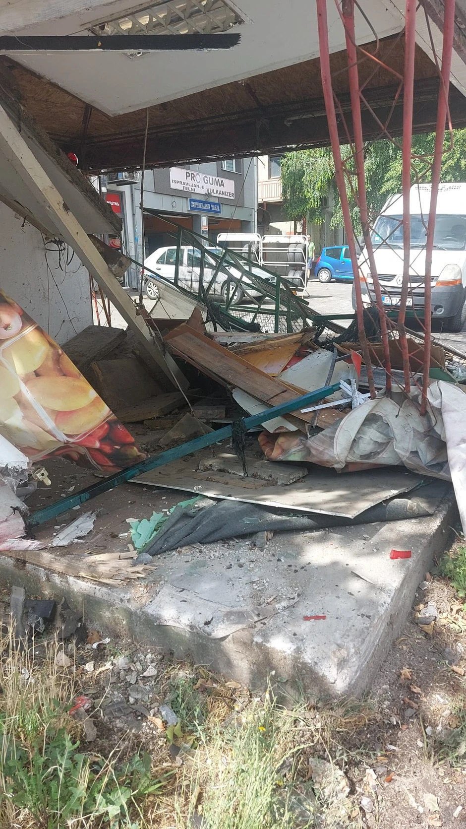 Automobil udario ženu u Zemunu