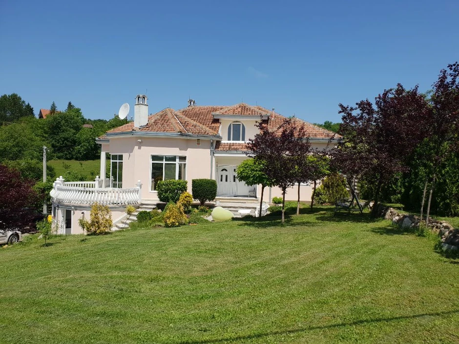 Kuća sa pogledom na jezero