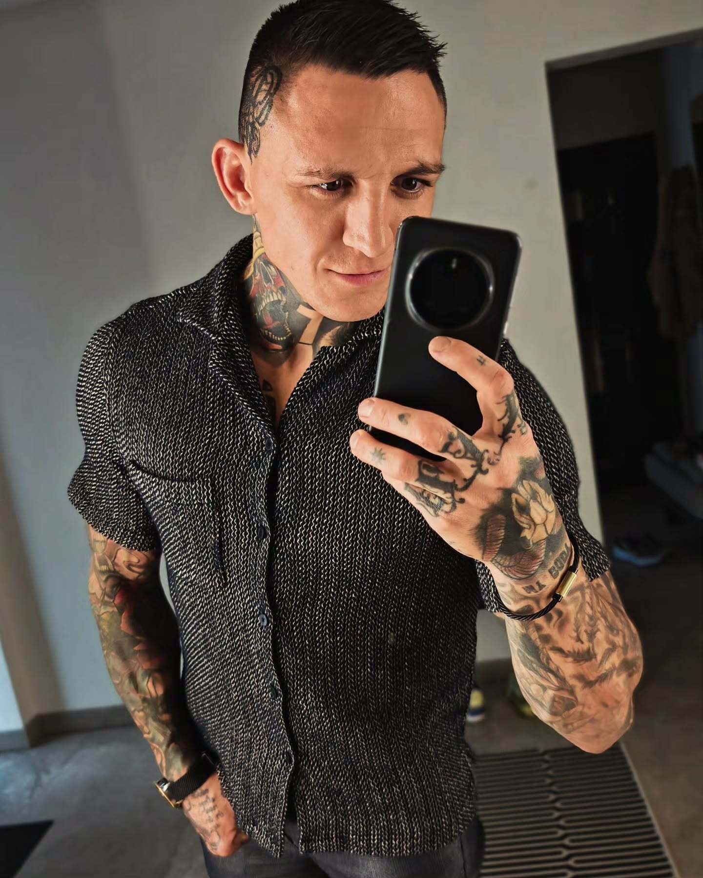 Známy MMA zápasník Gábor Boráros.