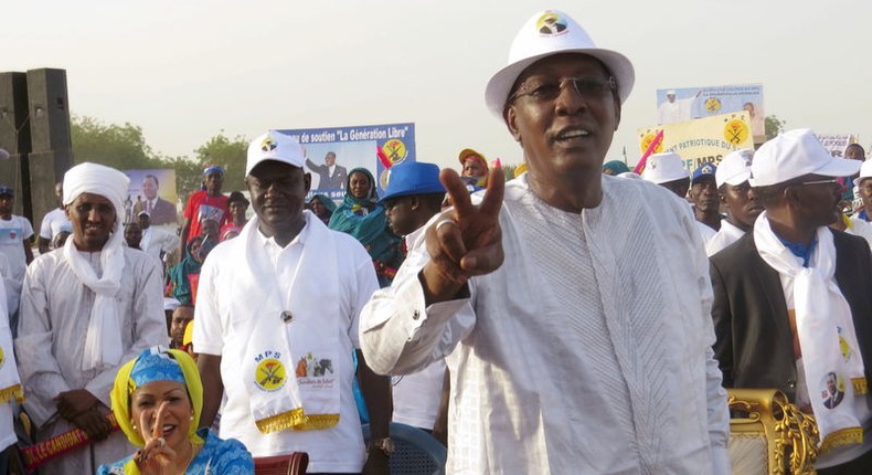 Chadian President Idriss Deby gestures during a campaign rally in Ndjamena, Chad, April 8, 2016. Picture taken April 8, 2016. 