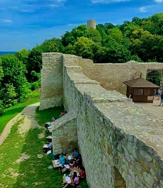 Kazimierz Dolny nad Wisłą - ufundowany przez Kazimierza Wielkiego zamek to monumentalna kamienna warownia.