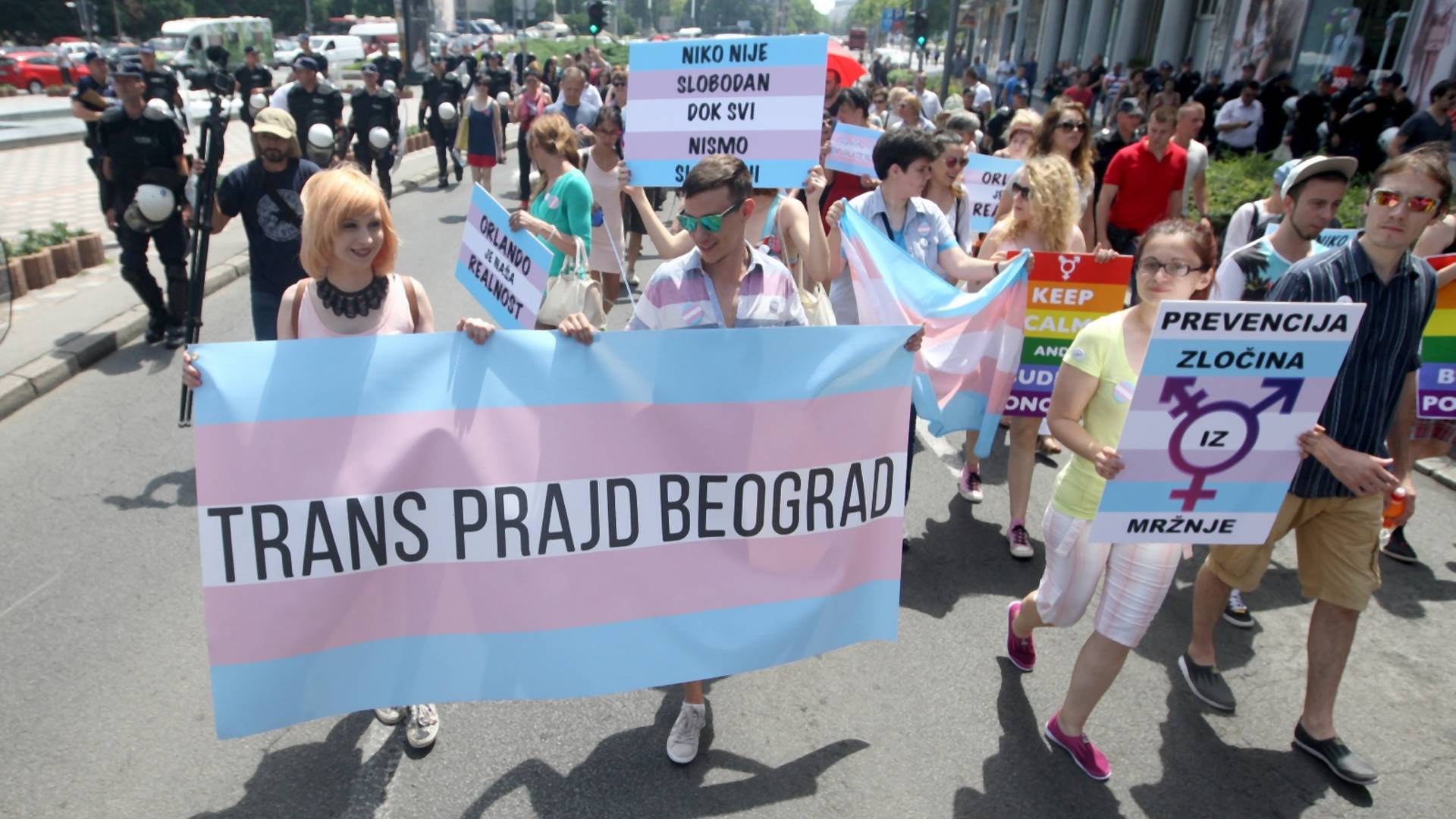 Lakše mi je kada ljudi ne primete da nisam rođena kao devojka: trans osoba o tome šta joj sve otežava život u Srbiji