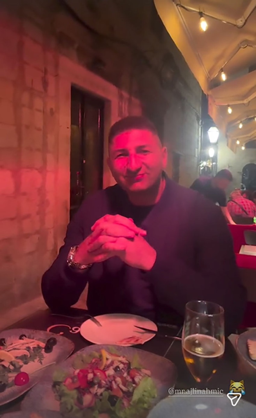 Pevačica se pomirila sa rođenim bratom Aneli Ahmić, pokazala kako uživaju