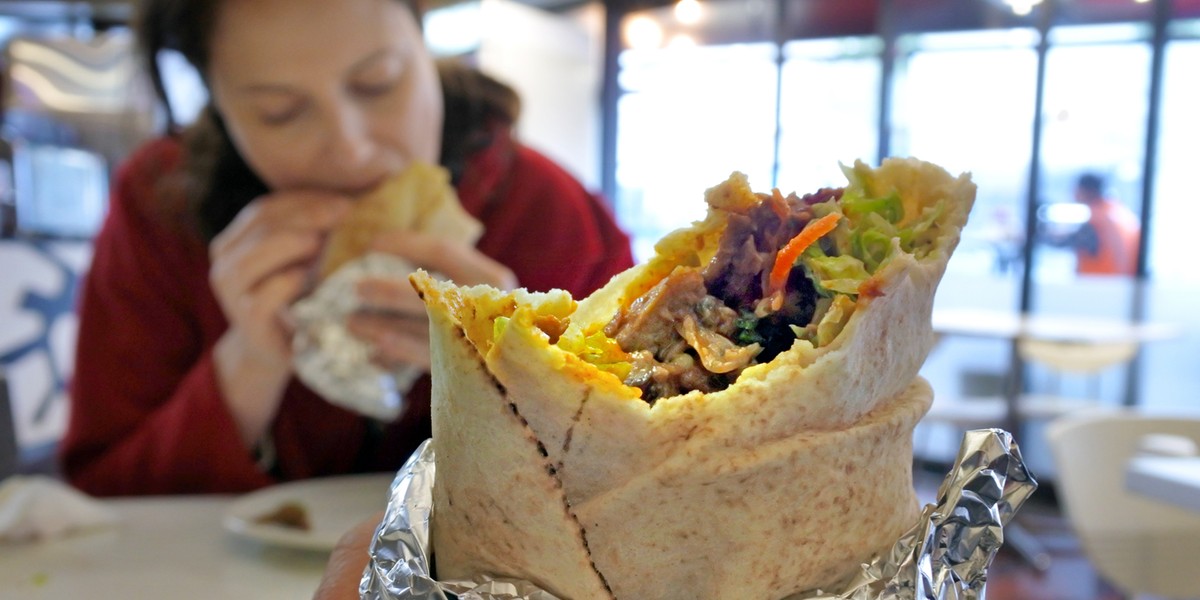 Kebab to jedno z popularniejszych dań fast food na polskim rynku. I właśnie w konkursie PARP fabryka mięsa na kebaby dostała dotację. Kłopot w tym, że w konkursie wpisała, że to na promocję polskich specjałów spożywczych.