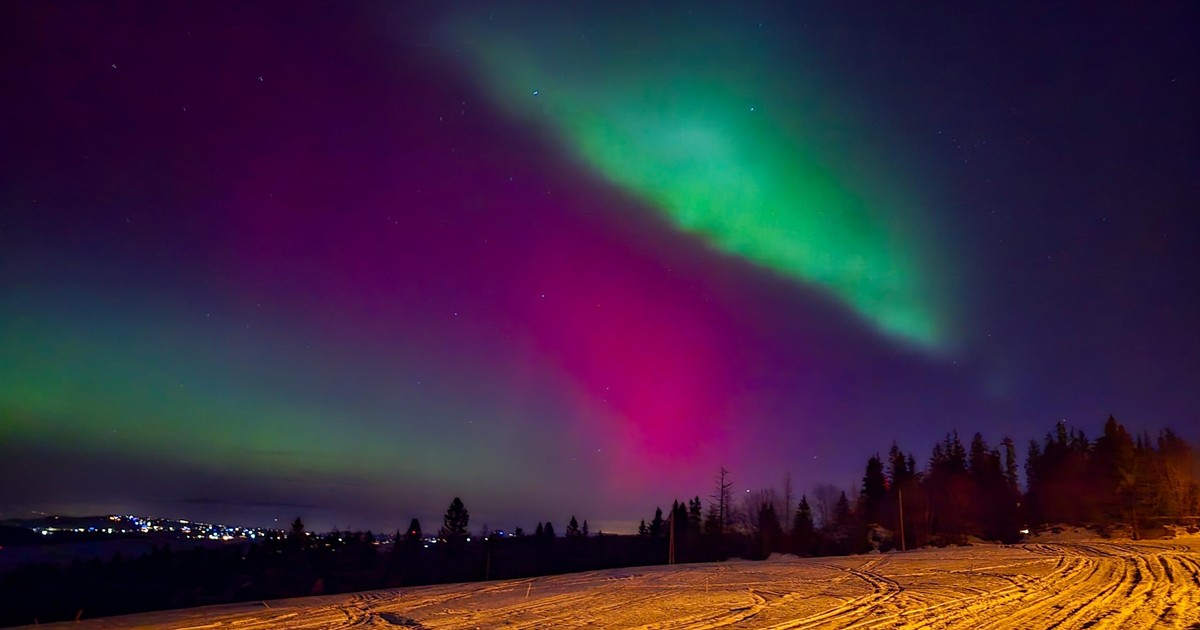 Niesamowity spektakl nad Polską. Nocne niebo rozkwitło kolorami