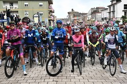 Pierwszy przypadek COVID-19 na Giro d'Italia. Clement Russo wycofany z wyścigu