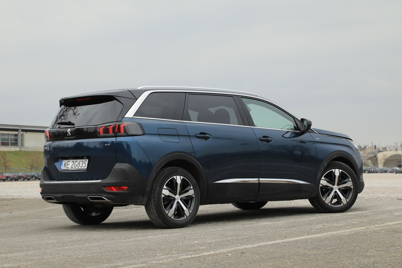 Peugeot 5008 po liftingu to nadal SUV z cechami vana