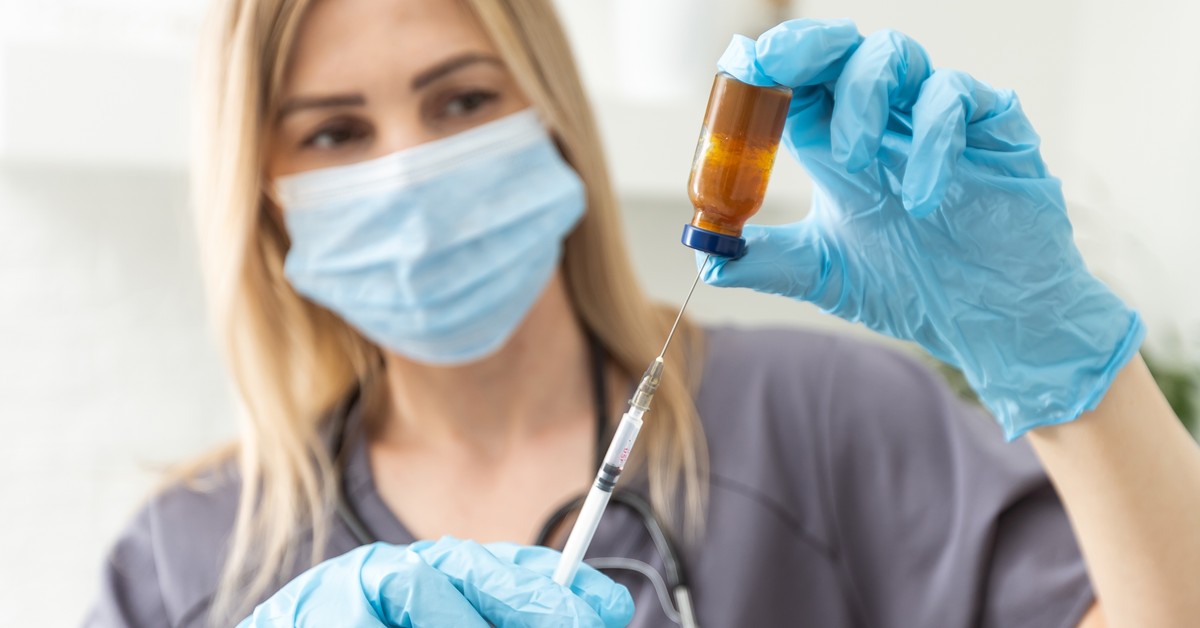 Ministerstwo chce zamrozić ustawę o minimalnych wynagrodzeniach w zdrowiu. Przypominamy jej historię