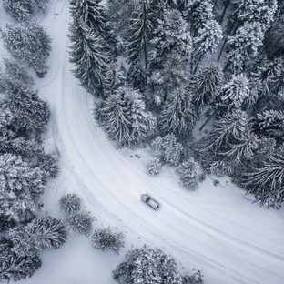 Ezért élte túl a férfi azt, hogy 60 napra a behavazott autójában rekedt a -30 C-fokban