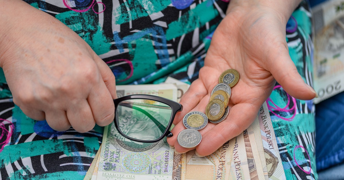 Rząd znalazł sposób na likwidację emerytur groszowych, kto skorzysta na zmianie zasad wypłaty świadczeń z ZUS