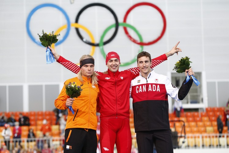 Zbigniew Bródka, Koen Verweij i Denny Morrison na podium. Fot. EPA/VINCENT JANNINK/PAP/EPA