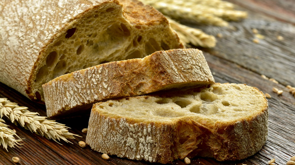Chleb można odświeżyć w piekarniku -  CUKMEN/stock.adobe.com