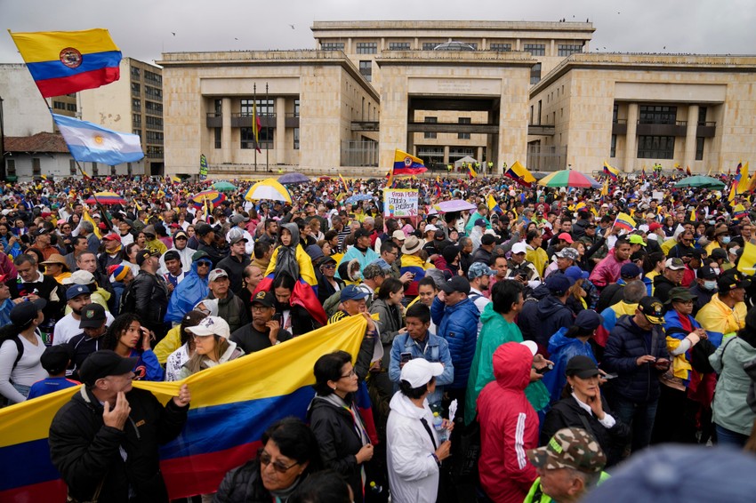 Protesti u Kolumbiji zbog planiranih reformi predsednika Gustava Petra u Bogoti 21. aprila