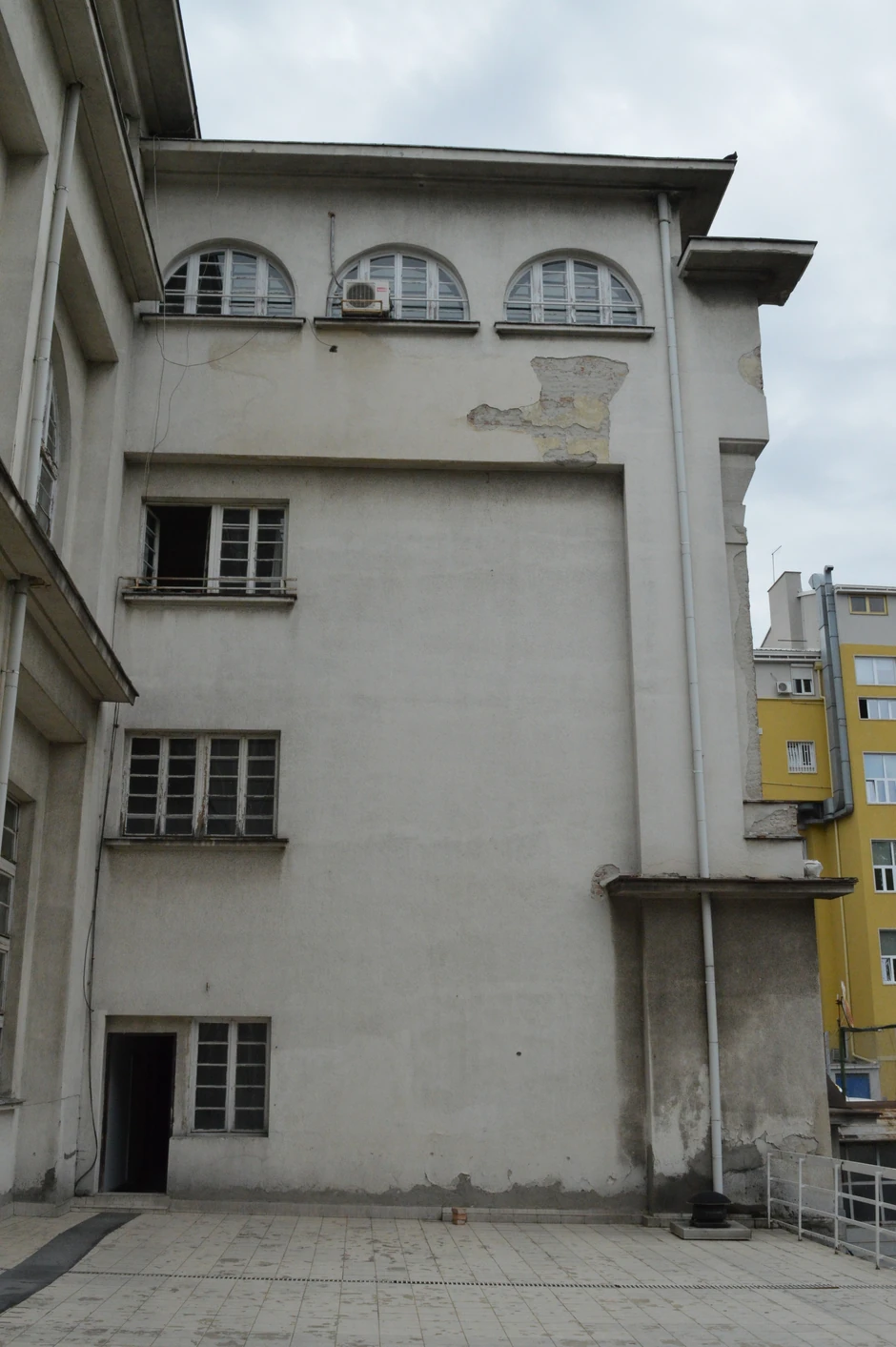 Fasada pre renoviranja