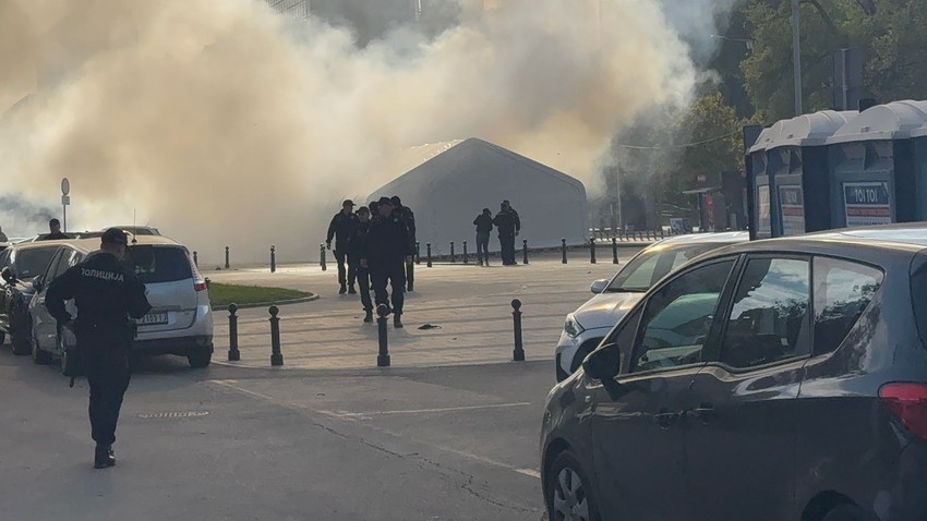 Požar ispred skupštine