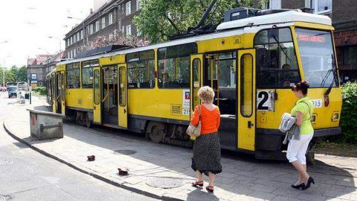 Mija pierwszy dzień wielkich zmian w komunikacji miejskiej na Niebuszewie. Mieszkańcy osiedla sprzeciwiają się zmianom.