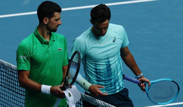 Đoković i Muzeti razgovaraju na mreži nakon što ga je Italijan obavestio da predaje meč zbog povrede | Foto: REUTERS/Edgar Su