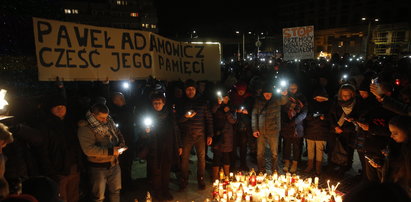 Milczące marsze, płonące świece i łzy wzruszenia. Gdańsk i Polska oddają hołd Pawłowi Adamowiczowi