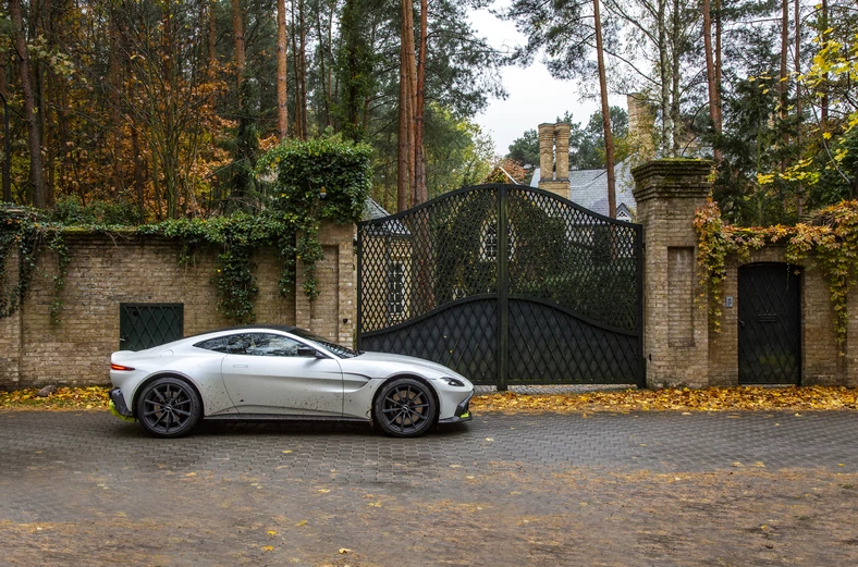 Aston Martin Vantage