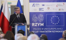 Komorowski: Nie włączę się w dyskusję na temat konstytucji