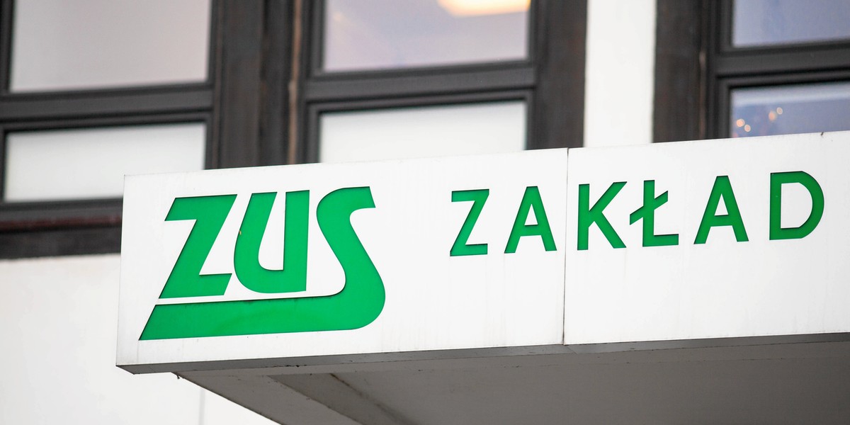 Złożenie wniosku elektronicznego o tarczę antykryzysową w ZUS znacznie przyśpiesza termin rozpatrzenia - wskazuje prezes zakładu. Duża część przedsiębiorców wysyła wnioski w papierowej wersji.