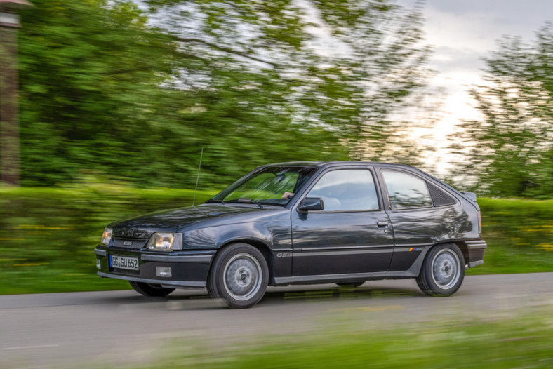 Opel Astra VI kontra Opel Kadett E GSI