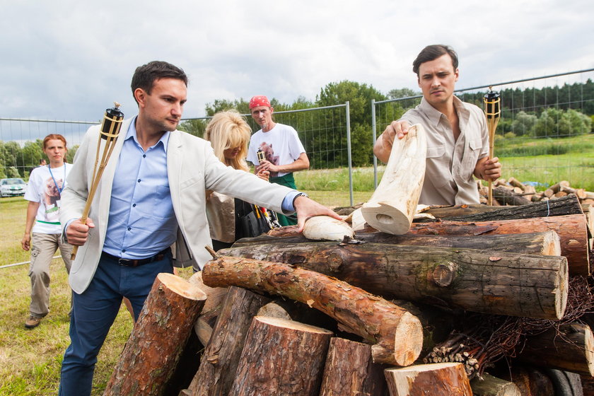 Damięcki spalił kość słoniową w poznańskim zoo