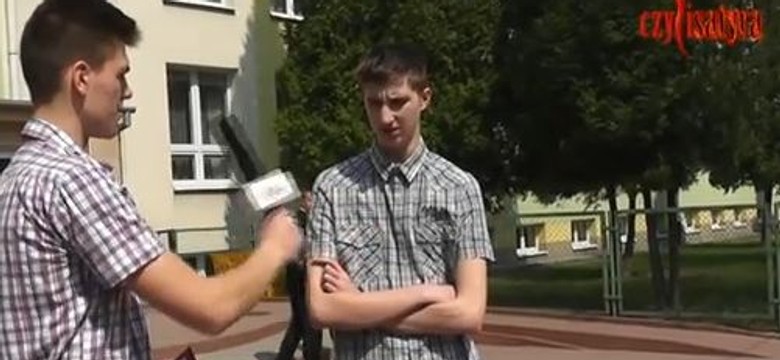 To nie żart! Gimnazjaliści jak stado baranów. WIDEO