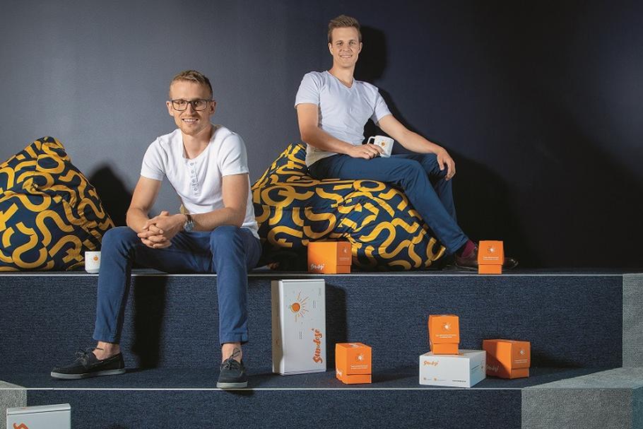 Michał Gołkiewicz (z lewej) i Tomasz Styk chcą zmienić sposób, w jaki ludzie korzystają z suplementów. Walczą o rynek wart kilkaset miliardów dolarów