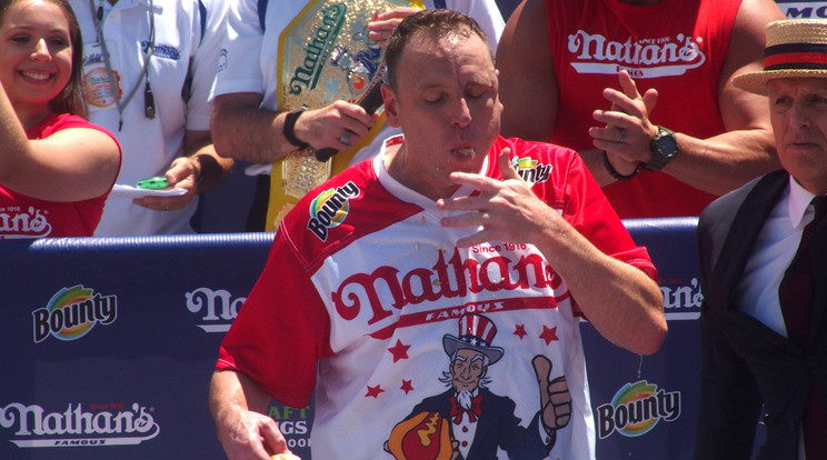 Joey Chestnut verhetetlen, ha evésről van szó / Fotó: Northfoto