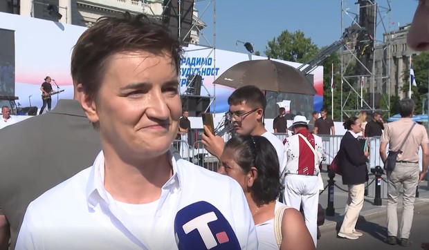 Ana Brnabić na skupu SNS