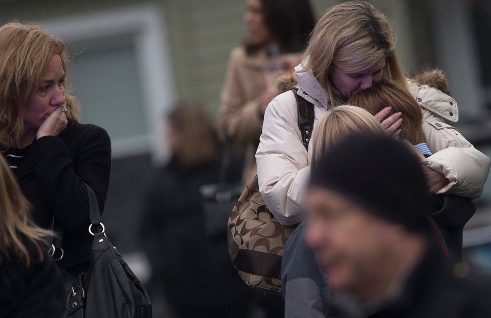 Pierwsze pogrzeby ofiar masakry w szkole w Newtown