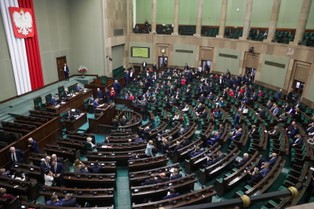 Sejm zawiesił posiedzenie. Marszałek Hołownia zaprosił na 11 grudnia: Demokratycznych emocji nie zabraknie
