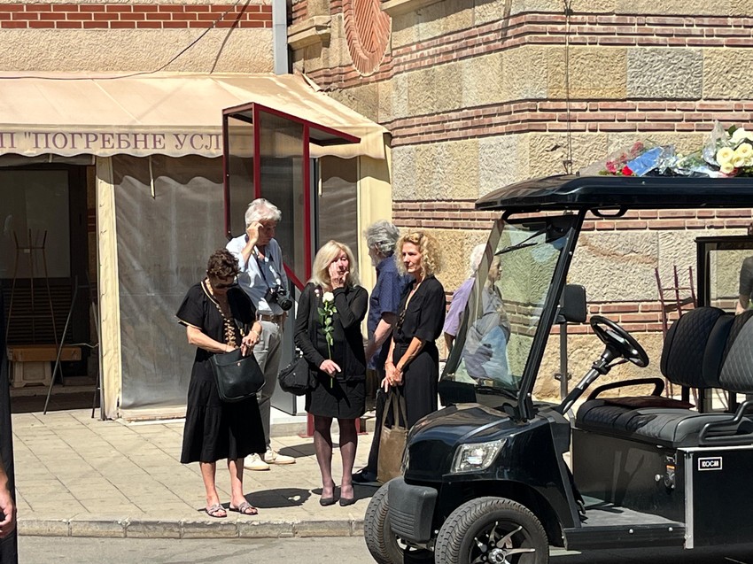 Supruga i ćerke Den Tane