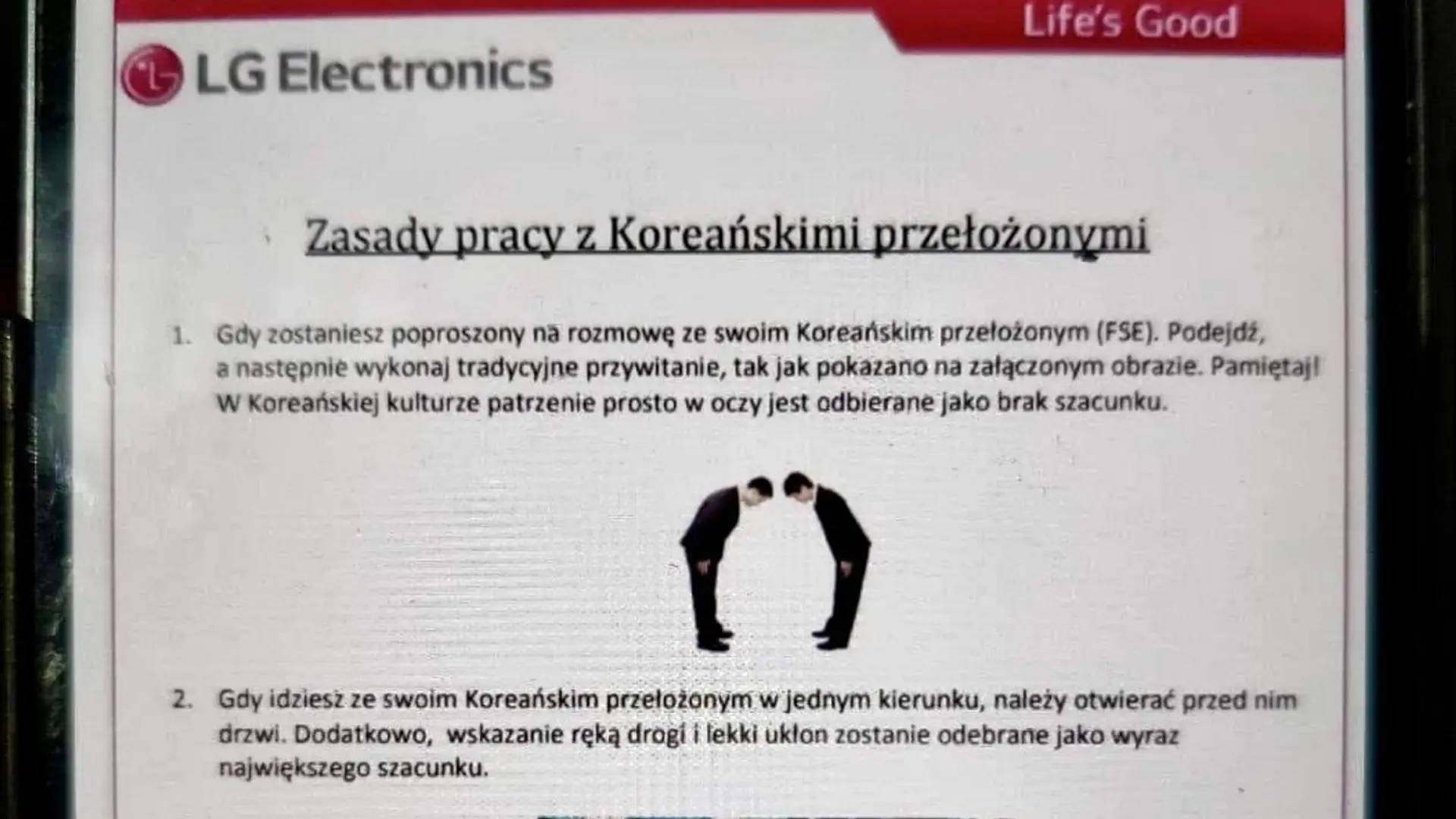 Skandaliczne zasady w koreańskiej firmie w Polsce. Otwórz drzwi szefowi i szeroko się uśmiechnij