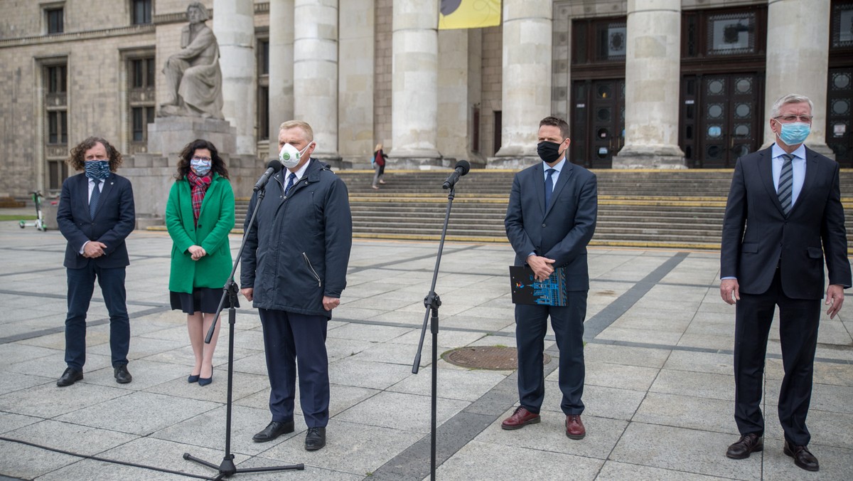 Koronawirus. Samorządy apelują o przebadanie pracowników oświaty